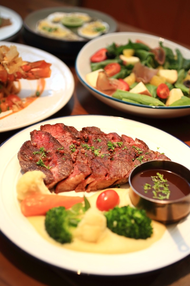 Quán steak nổi tiếng Bình Thạnh, phục vụ món Âu ngon với giá cả hợp lý.