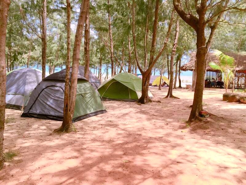 Zenna Pool Camp hút khách trẻ dịp lễ.