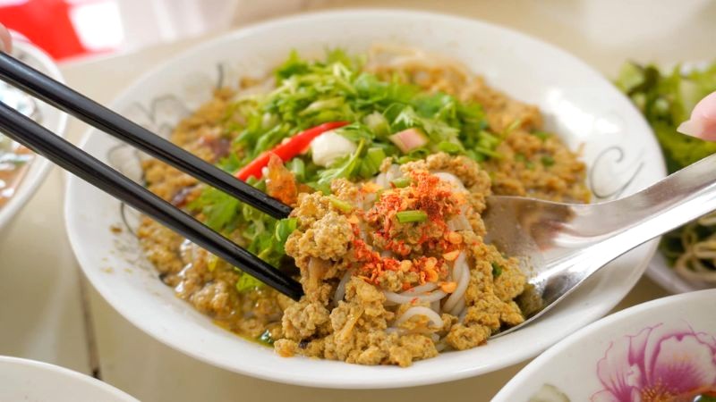 Quy Nhơn: Bún rạm - nước dùng lạ miệng, ngon!