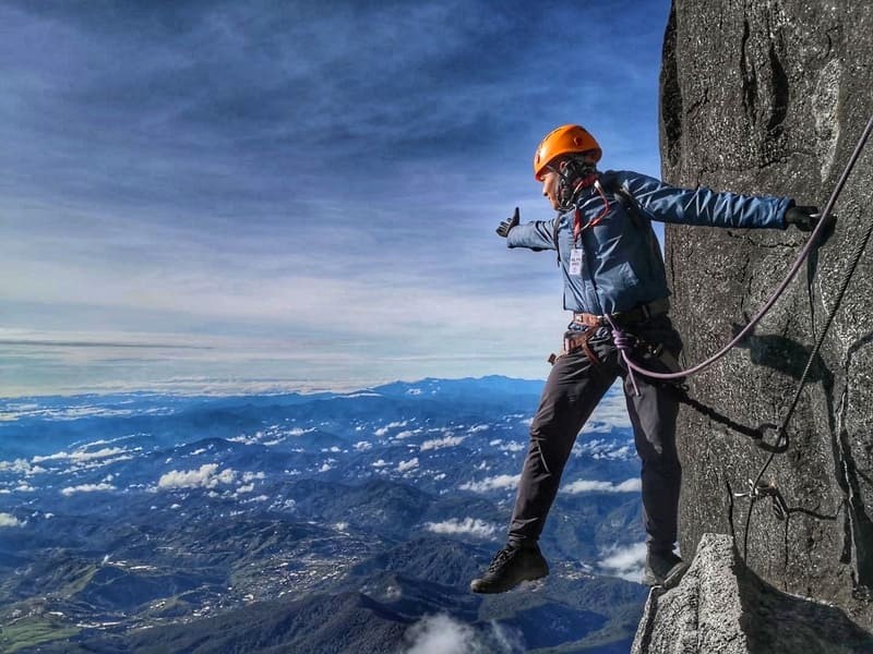 Leo núi Kinabalu bằng Via Ferrata - thử thách cho những tâm hồn phiêu lưu! (Ảnh: outbackventure)