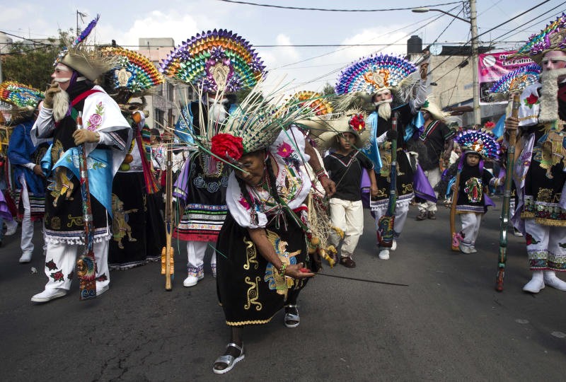 Âm nhạc sôi động là linh hồn của lễ hội Cinco de Mayo.