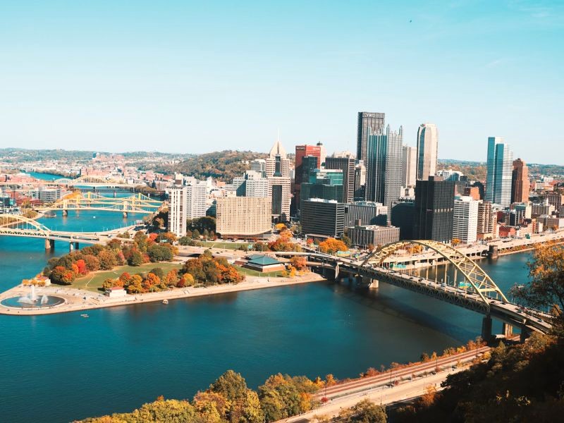 Pittsburgh rực rỡ sắc thu. (Ảnh: Tyler Rutherford)