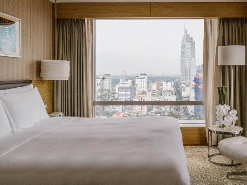 Ngắm trọn Sài Gòn từ phòng tại Classic View Rooms.