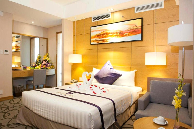 Iris Hotel Cần Thơ: Sự tinh tế, sang trọng chào đón bạn tại phòng nghỉ.