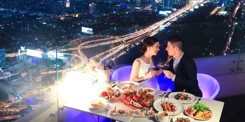 Bangkok Balcony, nhà hàng buffet Baiyoke Sky được giới trẻ yêu thích, là điểm đến lý tưởng để thưởng thức ẩm thực. (134 ký tự)