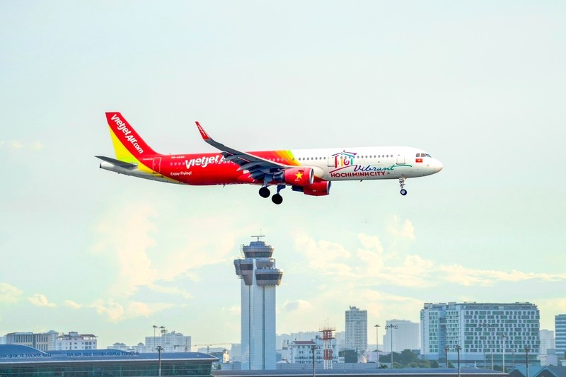 Bay là cách nhanh nhất để tiết kiệm thời gian. (Ảnh: Vietjet Air)