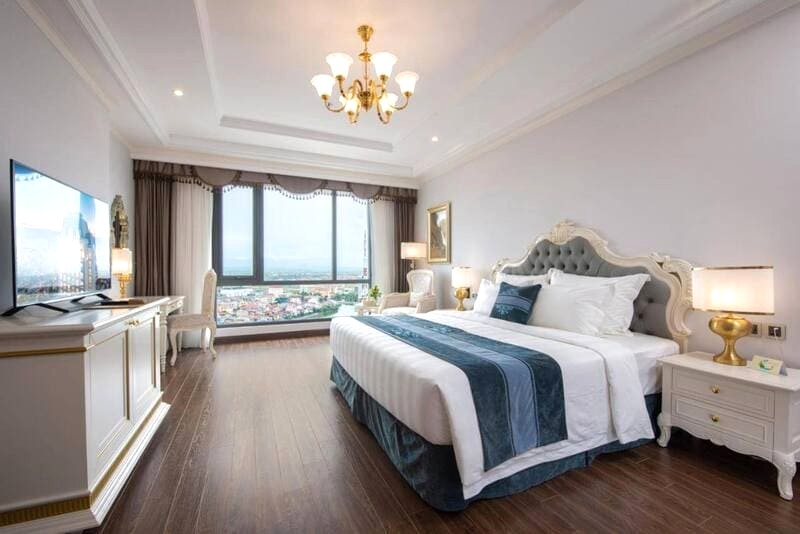 Phòng Deluxe hướng thành phố Melia Vinpearl Quảng Bình: Không gian độc đáo.