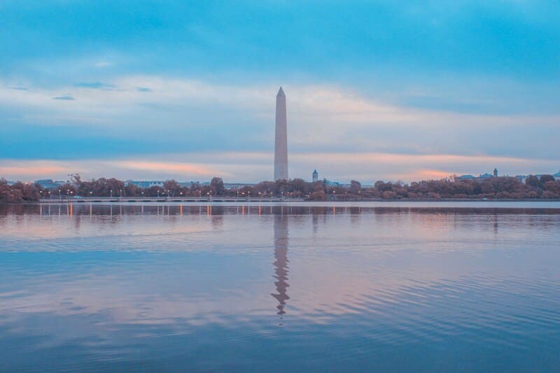 Washington D.C., thủ đô của Mỹ, là điểm đến hấp dẫn với những di sản lịch sử ấn tượng. (120 ký tự)