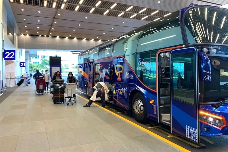 Xe bus là phương tiện tiện lợi, được nhiều người chọn để di chuyển từ Sân bay Đài Trung về trung tâm thành phố.