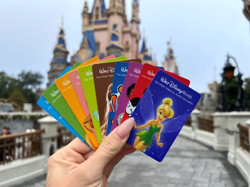 Thẻ Disney Fastpass và Maxpass giúp bạn vào chơi nhanh hơn, không phải chờ đợi lâu.