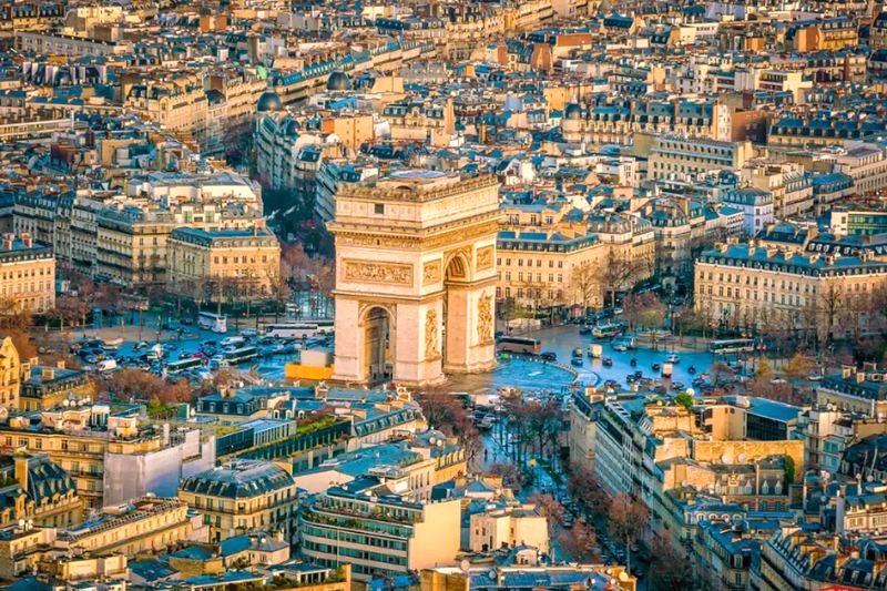 Khải Hoàn Môn Paris, biểu tượng lịch sử Pháp do Napoleon xây dựng. (Ảnh: traveloka)