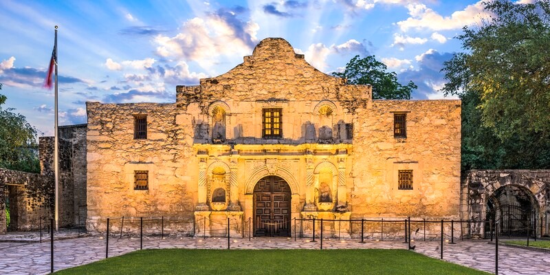 Pháo đài Alamo, hiện trường trận chiến quan trọng trong cuộc chiến giành độc lập của Texas, đã đi vào lịch sử. (145 kí tự)