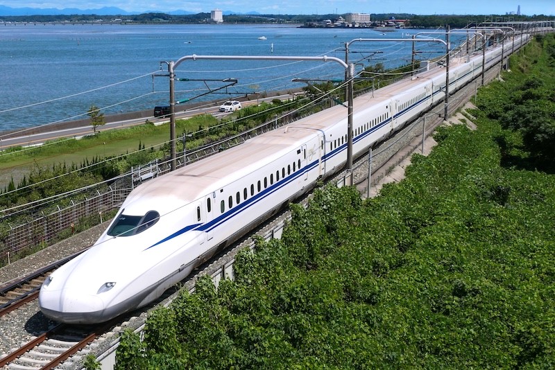 Tại Nhật Bản, hiện nay, có 3 loại tàu cao tốc Shinkansen phục vụ hành khách: Nozomi, Hikari và Kodama.