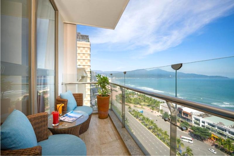 Diamond Sea Hotel, tọa lạc ngay trung tâm thành phố, mang đến trải nghiệm thức giấc bên tiếng sóng vỗ rì rào. (Ảnh: Klook)