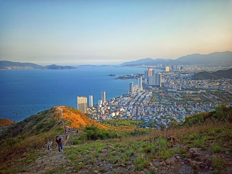 Núi Cô Tiên thu hút du khách ưa trekking khi đến Nha Trang.