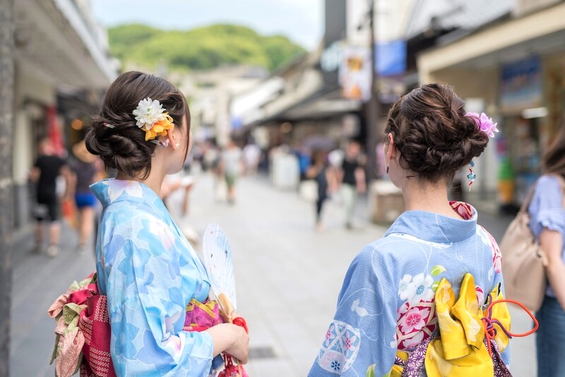 Yukata thường làm từ vải cotton, đôi khi pha thêm vải gai dầu để mau khô.