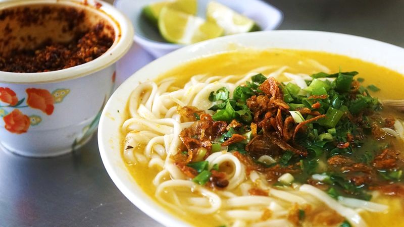 Cháo canh, món ngon buổi sớm se lạnh, mang đến hương vị trọn vẹn cho người dân địa phương.