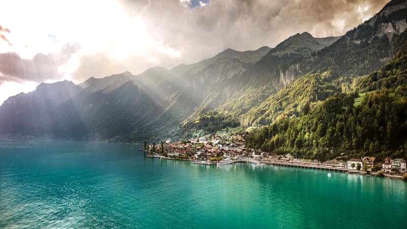 Hồ Brienz: Nơi lý tưởng để bạn tạm quên mọi phiền muộn. (Ảnh: Zentralbahn AG / Simon + Kim)