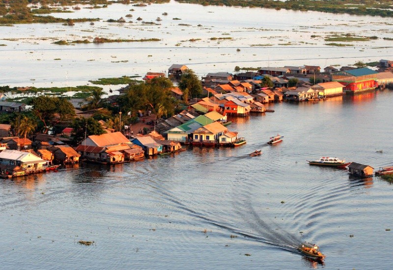 Hoàng hôn lãng mạn buông xuống.