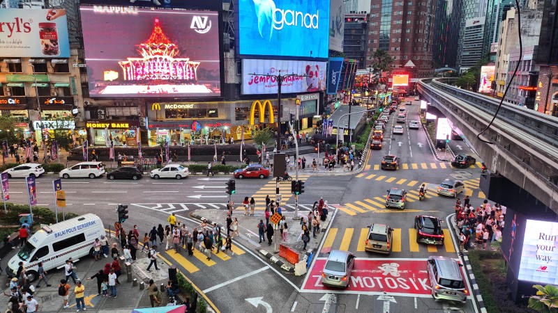 Khám phá Bukit Bintang sôi động, mua sắm thả ga ngày đầu tiên ở Malaysia.