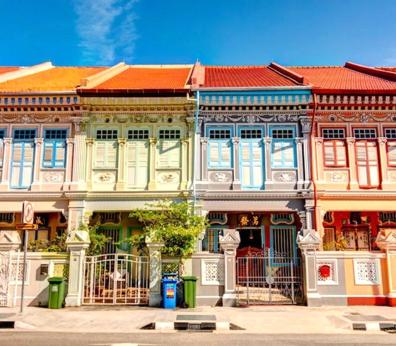 Dãy nhà Peranakan đa sắc màu, hàng trăm năm tuổi. (Ảnh: timeout)