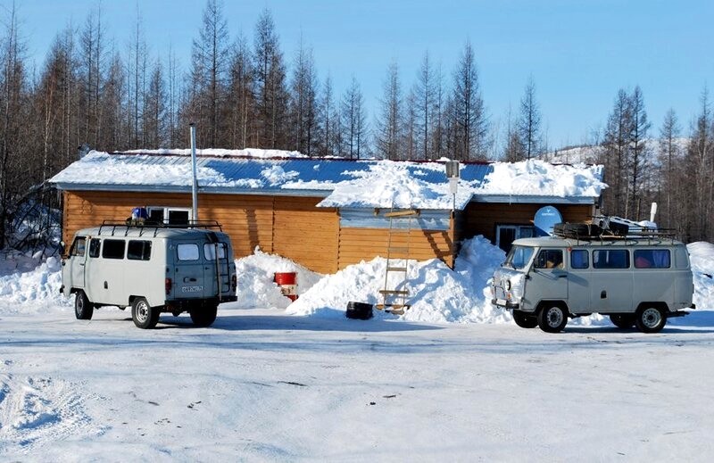 Oymyakon có ít lựa chọn lưu trú, bạn có thể ở nhà nghỉ hoặc nhà dân địa phương.