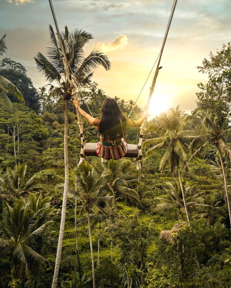 Ruộng bậc thang Tegalalang nổi tiếng với dịch vụ đánh đu Bali Swing hấp dẫn.