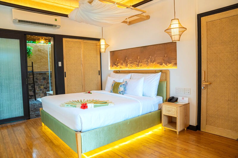 Bungalow ven biển sang trọng, nội thất tinh tế.