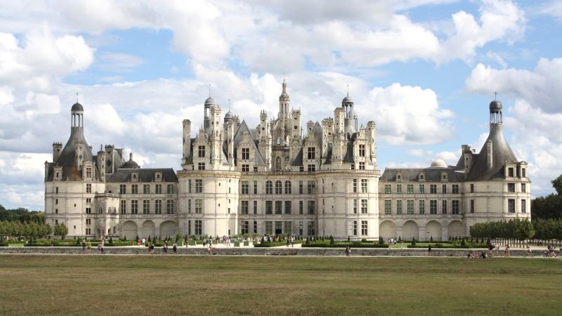 Lâu đài Chambord, chỉ đứng sau cung điện Versailles về lượng khách tham quan, là một kiệt tác kiến trúc hoàng gia. (Ảnh: worldhistory)