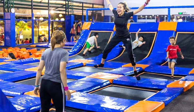 Tập luyện hàng ngày tại Jump Arena với vé tháng hoặc thẻ thành viên.