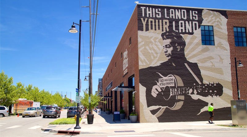 Trung tâm Woody Guthrie tại Khu Nghệ Thuật Brady.