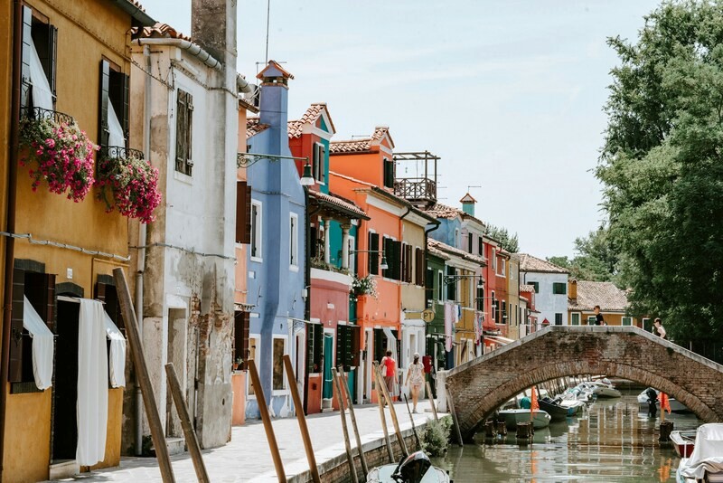 Burano: Tuyến phố rực rỡ sắc màu chờ đón bạn.