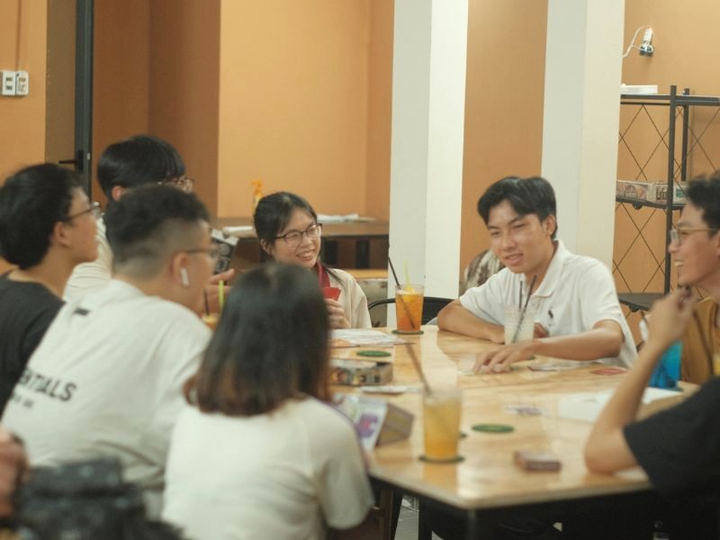 Cashflow Cafe: Kết nối, vui chơi và tạo bạn bè qua board game hấp dẫn. 🎲🤝