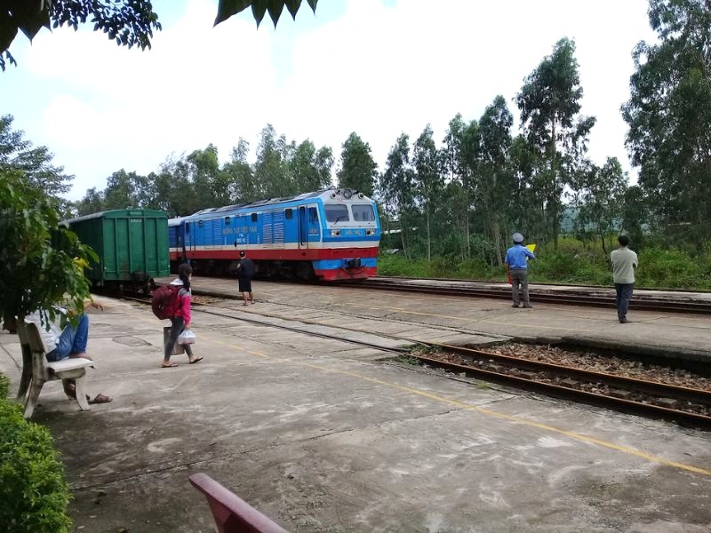 Nắm rõ lịch trình tàu chạy từ ga Tam Kỳ giúp hành khách chủ động thời gian. (Ảnh: QUANG MINH LÂM)