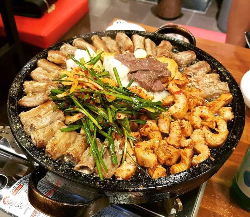 Set lòng bò hấp dẫn: lòng bò, đại tràng, bao tử, gan, dạ cỏ (Ảnh: Gobchang Dodoog BBQ - Cao Triều Phát)