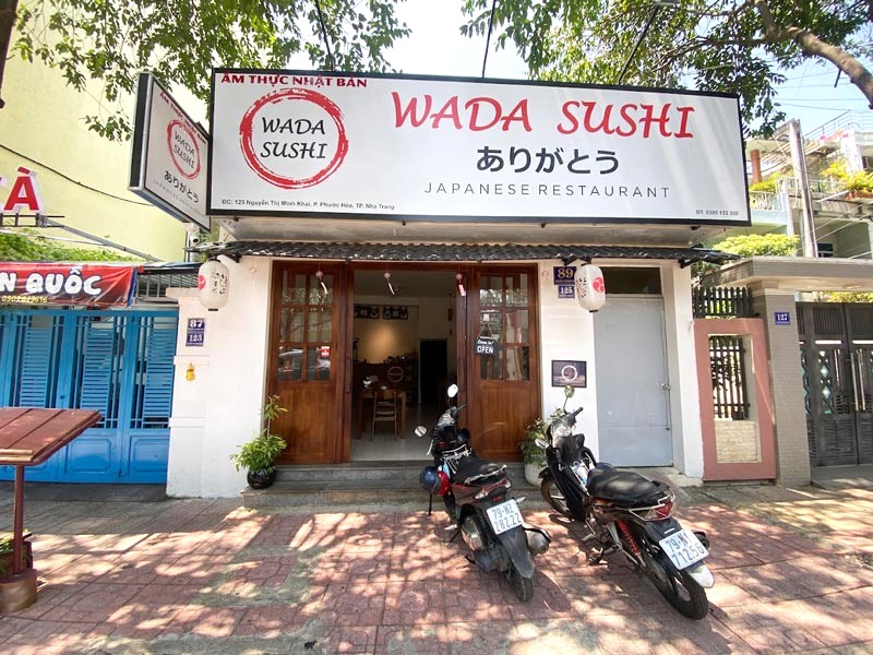 Wada Sushi & Ramen: Hương vị khó quên, quán nhỏ ấm cúng.