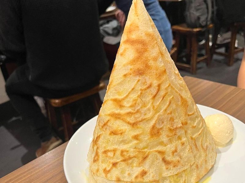 Roti Tisu hình nón dài (Ảnh: ivivu)