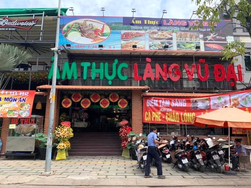 Làng Vũ Đại - nhà hàng mang phong cách làng chài, với không gian sân vườn rộng rãi, thoáng đãng tại Sài Gòn.