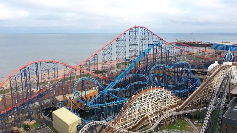 Biểu tượng Blackpool, The Big One,  nổi bật từ xa.