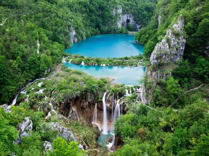 Hồ Plitvice: Vườn quốc gia lâu đời nhất Đông Âu.