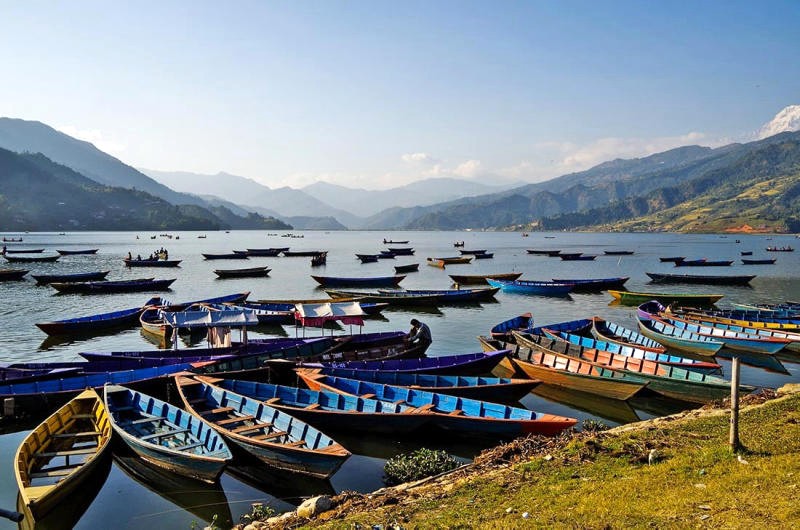 Phố cổ Lakeside nhộn nhịp, thu hút du khách. (Ảnh: Stingy Nomads)