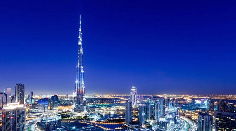 Burj Khalifa, tòa tháp cao nhất thế giới, là biểu tượng tự hào của Dubai, thu hút hàng triệu du khách mỗi năm.