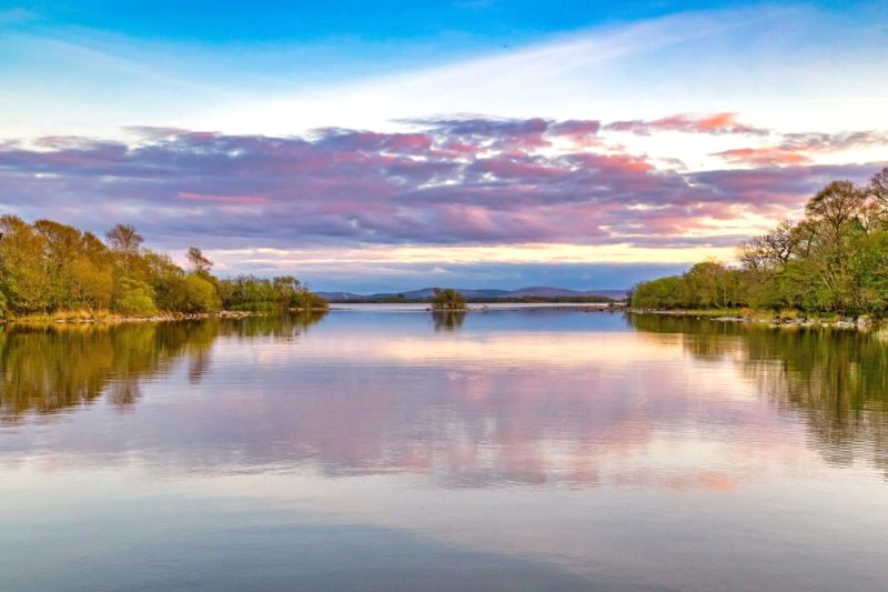 Lough Corrib, hồ nước ngọt lớn thứ hai Ireland, tỏa vẻ đẹp thơ mộng (Ảnh: fishinginireland).