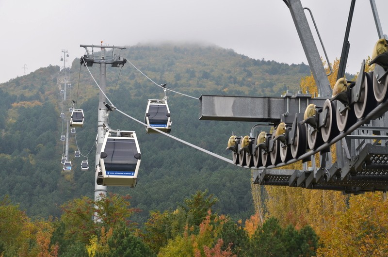 Bursa Teleferik đưa du khách lên đỉnh Uludag, từ thành phố đến khu nghỉ mát trượt tuyết và công viên quốc gia. (Ảnh: Metehan777)