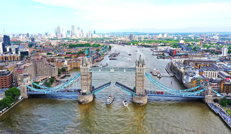 Cầu nâng trên sông Thames, tạo thuận lợi cho tàu thuyền (Ảnh: vietnamnet).