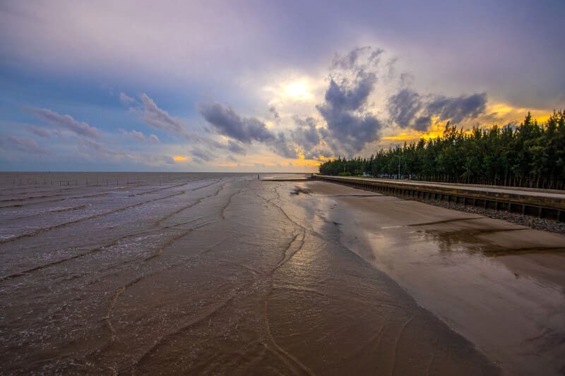 Bãi biển Khai Long đẹp thanh bình, hoang sơ.