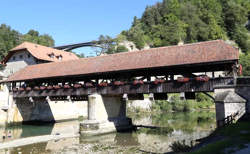 Cầu gỗ Pont de Berne: Kiến trúc độc đáo.