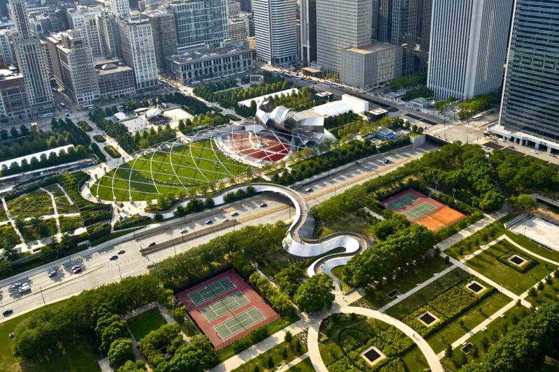 Millennium Park, lá phổi xanh của Chicago, là công viên nghệ thuật công cộng rộng lớn.