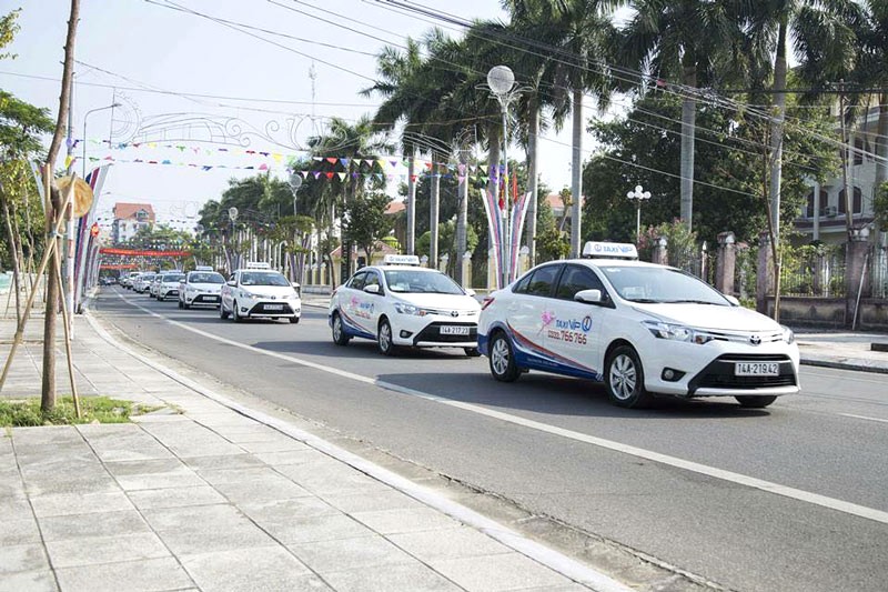 Taxi Móng Cái: Giá cước ưu đãi, lý tưởng cho hành trình đường dài, liên tỉnh. (Ảnh: Fanpage Taxi Phú Bình Cẩm Phả)