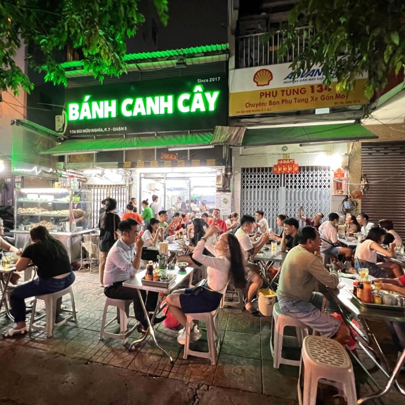 Bánh canh Cây hấp dẫn thực khách với menu đa dạng, thu hút cả người dân địa phương lẫn du khách.